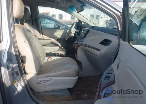 2011 Toyota Sienna Xle V6 z USA, uszkodzony, nr VIN 5TDYK3DC3BS119342